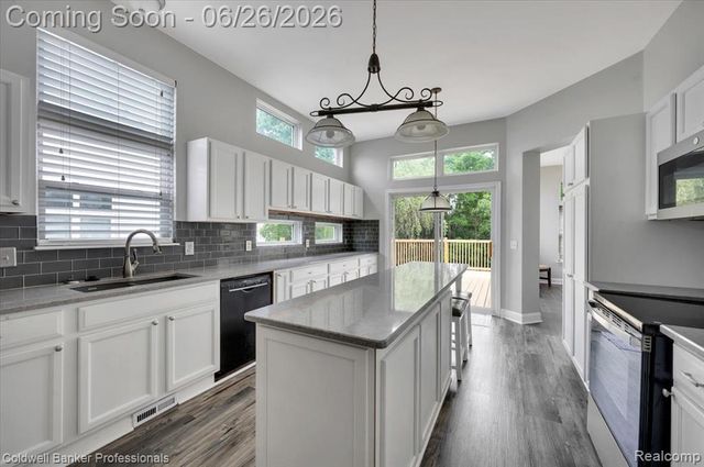 1485 Fountain View Lane, Oxford, MI 48371