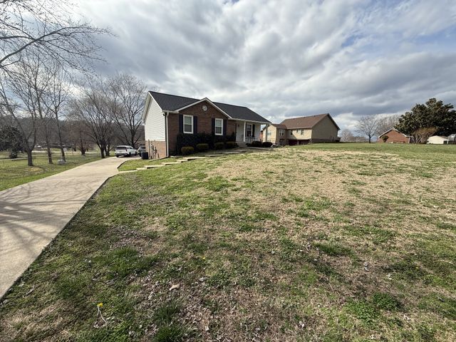 1318 Barbara Dr, Clarksville, TN 37043