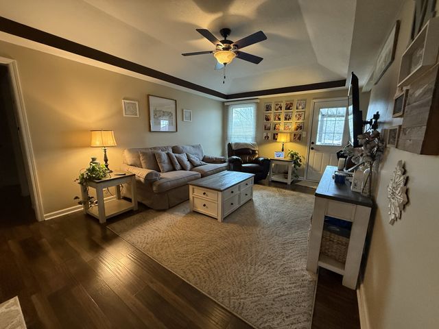 1318 Barbara Dr, Clarksville, TN 37043