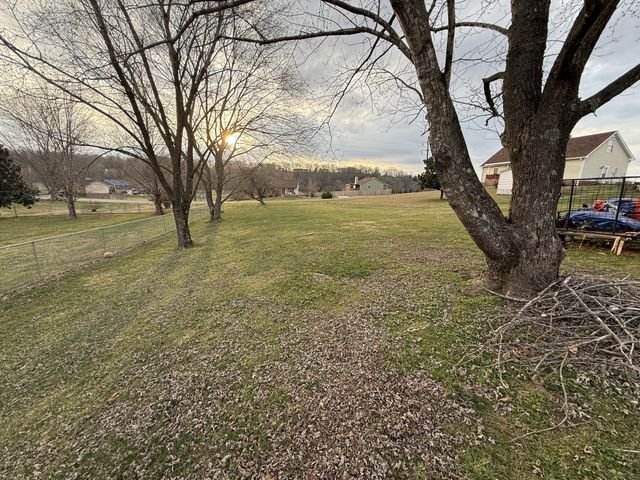 1318 Barbara Dr, Clarksville, TN 37043