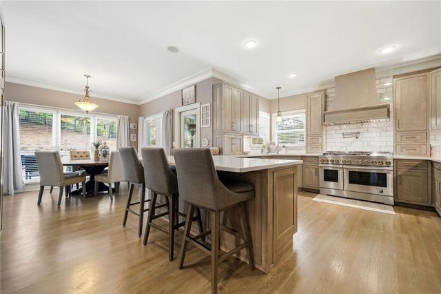 5025 Towne Lake Hills N, Woodstock, GA 30189