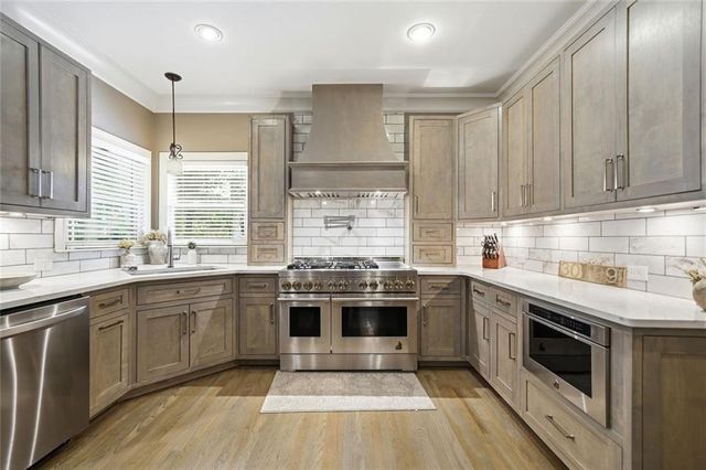 5025 Towne Lake Hills N, Woodstock, GA 30189