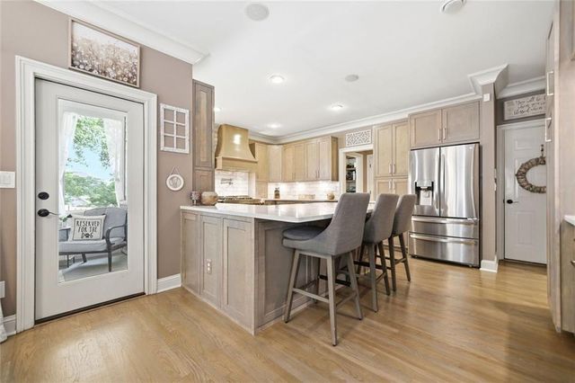 5025 Towne Lake Hills N, Woodstock, GA 30189