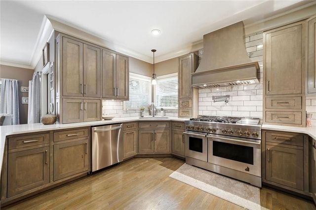 5025 Towne Lake Hills N, Woodstock, GA 30189