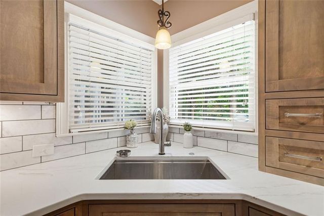 5025 Towne Lake Hills N, Woodstock, GA 30189