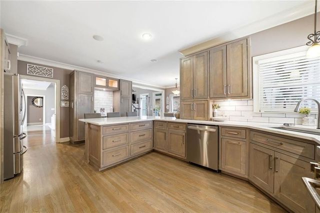 5025 Towne Lake Hills N, Woodstock, GA 30189