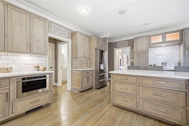 5025 Towne Lake Hills N, Woodstock, GA 30189