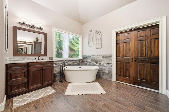 5025 Towne Lake Hills N, Woodstock, GA 30189