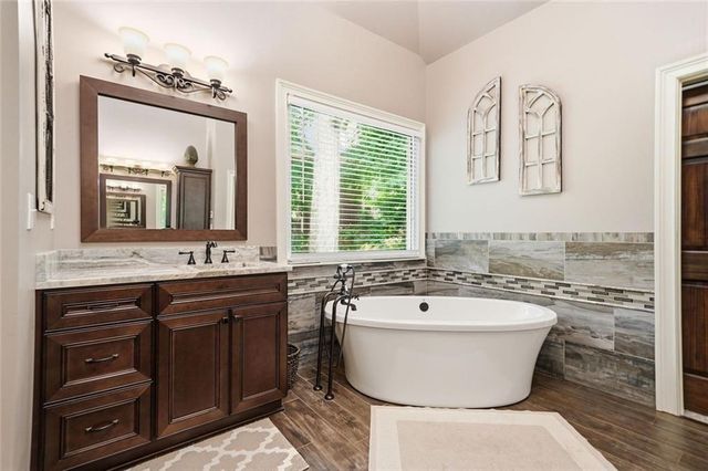 5025 Towne Lake Hills N, Woodstock, GA 30189