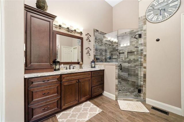 5025 Towne Lake Hills N, Woodstock, GA 30189