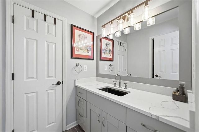 5025 Towne Lake Hills N, Woodstock, GA 30189