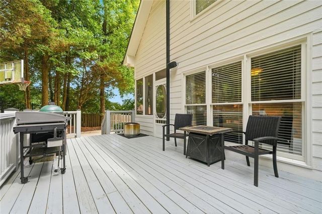 5025 Towne Lake Hills N, Woodstock, GA 30189