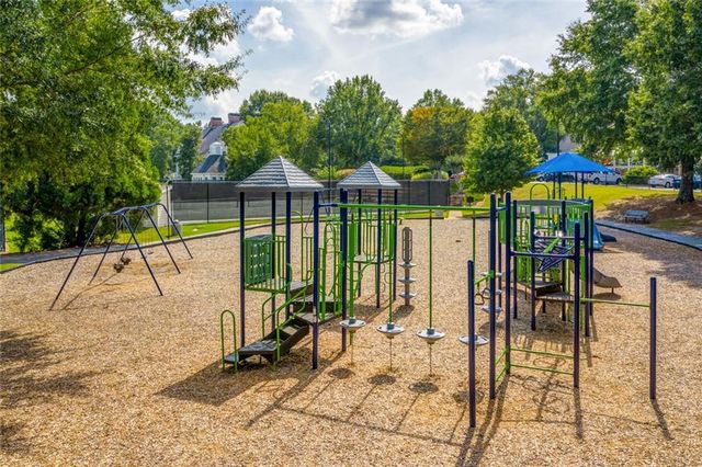 5025 Towne Lake Hills N, Woodstock, GA 30189