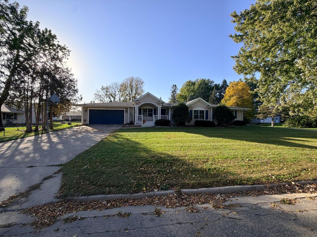 1130 Phinney Avenue, Detroit Lakes, MN 56501 — exterior