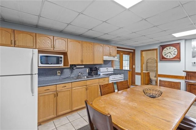 3 Betsy Drive, Bristol, RI 02809