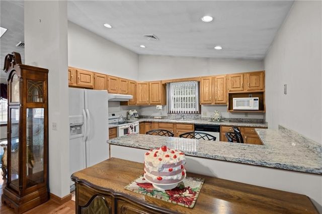 3 Betsy Drive, Bristol, RI 02809