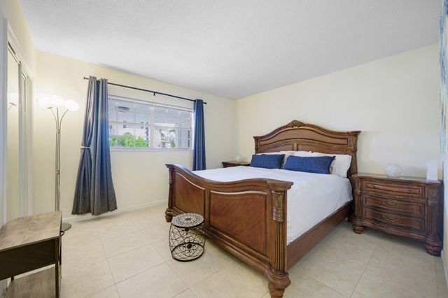 470 Paradise Isle Boulevard 206, Hallandale Beach, FL 33009