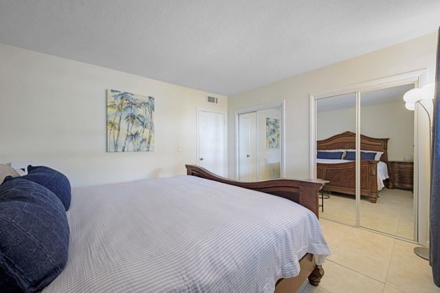 470 Paradise Isle Boulevard 206, Hallandale Beach, FL 33009