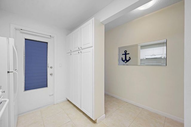 470 Paradise Isle Boulevard 206, Hallandale Beach, FL 33009