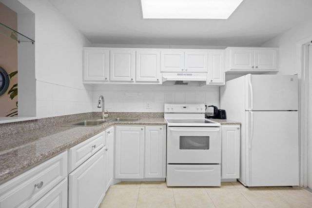 470 Paradise Isle Boulevard 206, Hallandale Beach, FL 33009