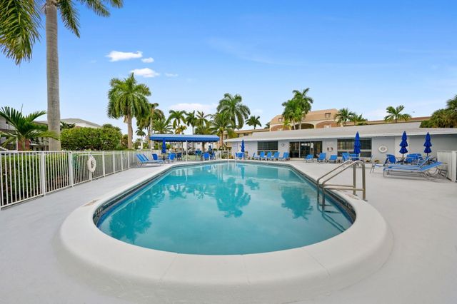 470 Paradise Isle Boulevard 206, Hallandale Beach, FL 33009