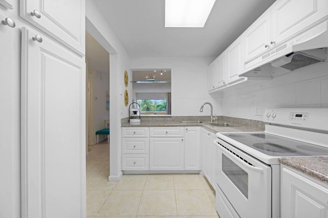 470 Paradise Isle Boulevard 206, Hallandale Beach, FL 33009