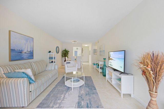 470 Paradise Isle Boulevard 206, Hallandale Beach, FL 33009