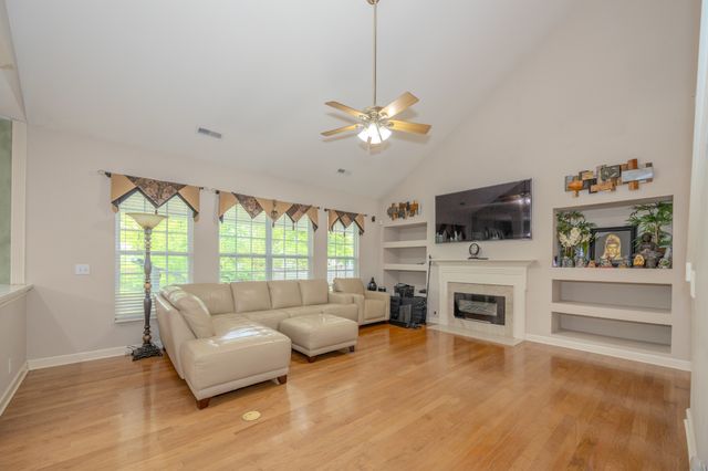 1204 Misty Glen Ct, Old Hickory, TN 37138