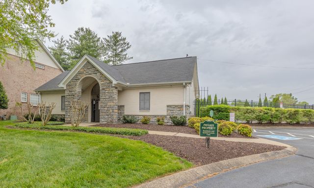 1204 Misty Glen Ct, Old Hickory, TN 37138