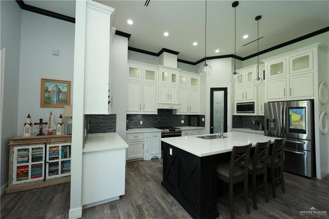 706 Tres Marias Street, Weslaco, TX 78596