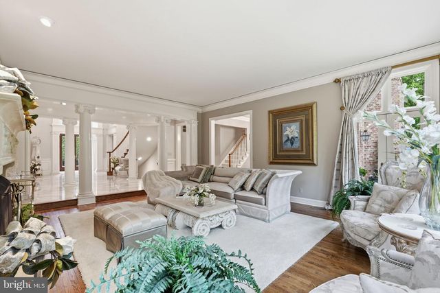 1204 DAVISWOOD DR, Mclean, VA 22102