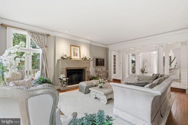 1204 DAVISWOOD DR, Mclean, VA 22102