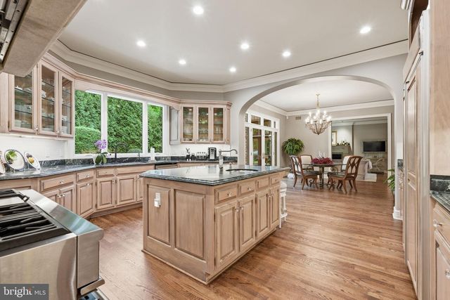 1204 DAVISWOOD DR, Mclean, VA 22102