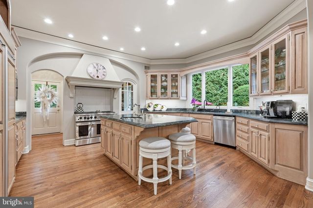 1204 DAVISWOOD DR, Mclean, VA 22102