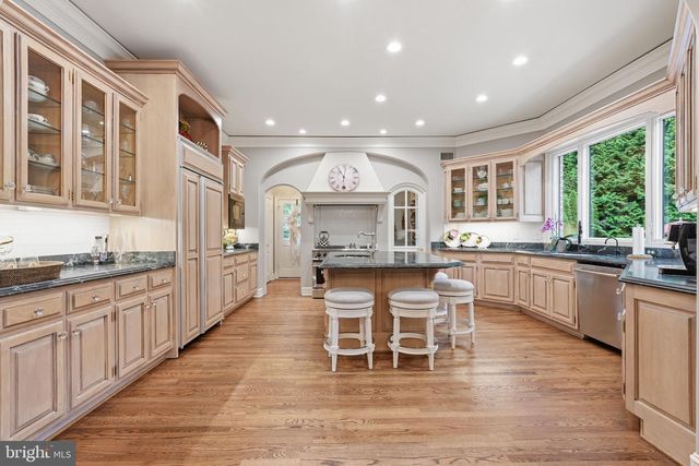 1204 DAVISWOOD DR, Mclean, VA 22102