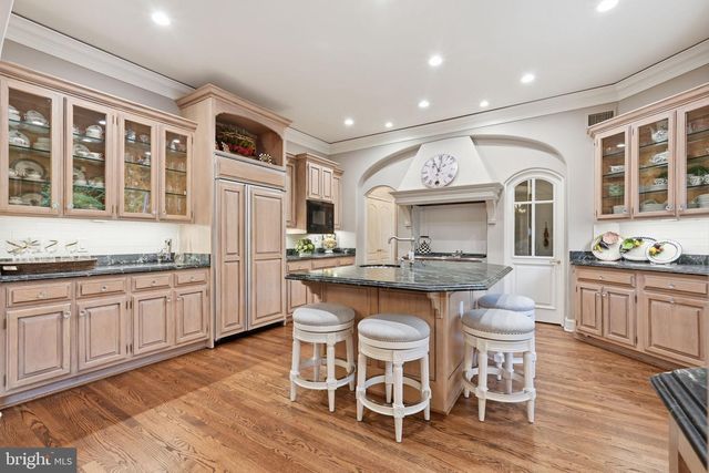 1204 DAVISWOOD DR, Mclean, VA 22102