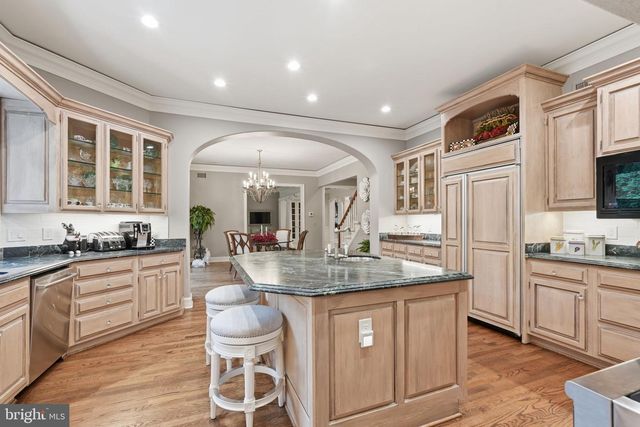 1204 DAVISWOOD DR, Mclean, VA 22102
