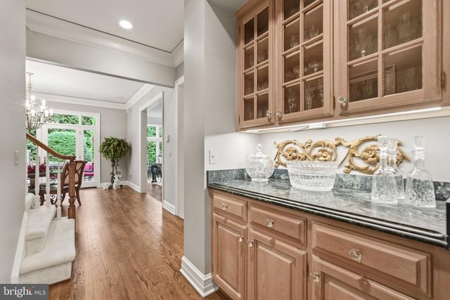 1204 DAVISWOOD DR, Mclean, VA 22102