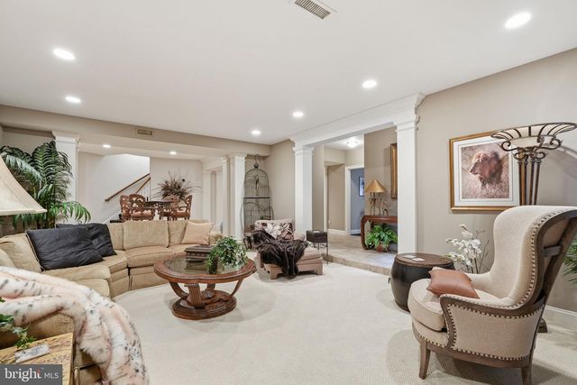 1204 DAVISWOOD DR, Mclean, VA 22102