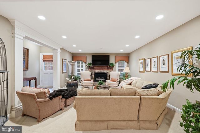 1204 DAVISWOOD DR, Mclean, VA 22102
