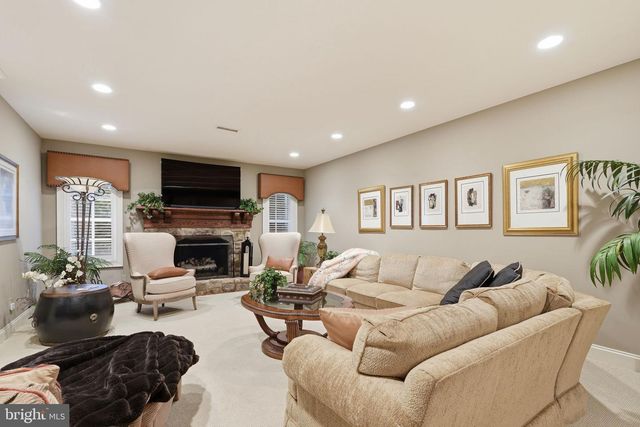 1204 DAVISWOOD DR, Mclean, VA 22102