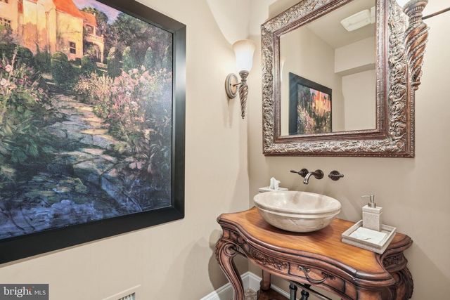 1204 DAVISWOOD DR, Mclean, VA 22102