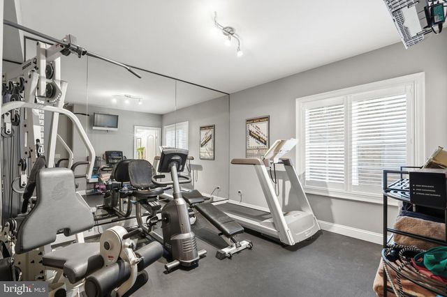 1204 DAVISWOOD DR, Mclean, VA 22102