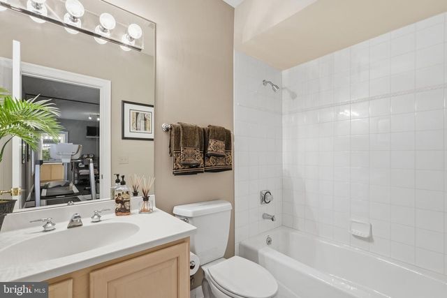1204 DAVISWOOD DR, Mclean, VA 22102