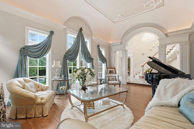 1204 DAVISWOOD DR, Mclean, VA 22102