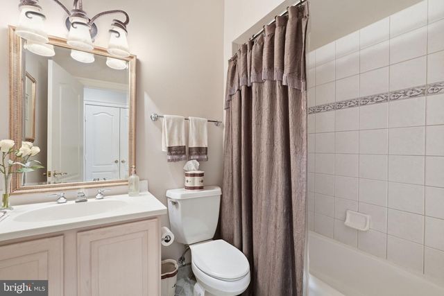 1204 DAVISWOOD DR, Mclean, VA 22102
