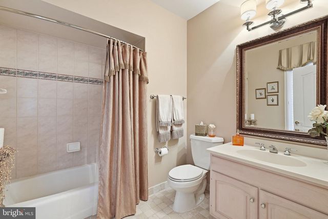 1204 DAVISWOOD DR, Mclean, VA 22102