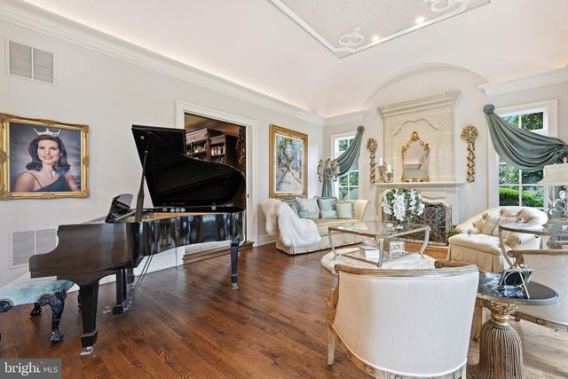 1204 DAVISWOOD DR, Mclean, VA 22102