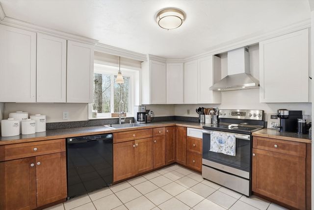 102 County St, Lakeville, MA 02347