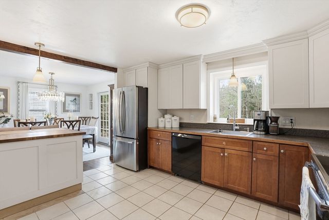 102 County St, Lakeville, MA 02347